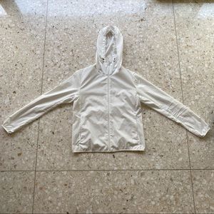LOOKS LIKE NEW White Uniqlo Windbreaker